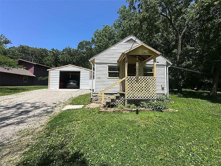 Listing photo 3