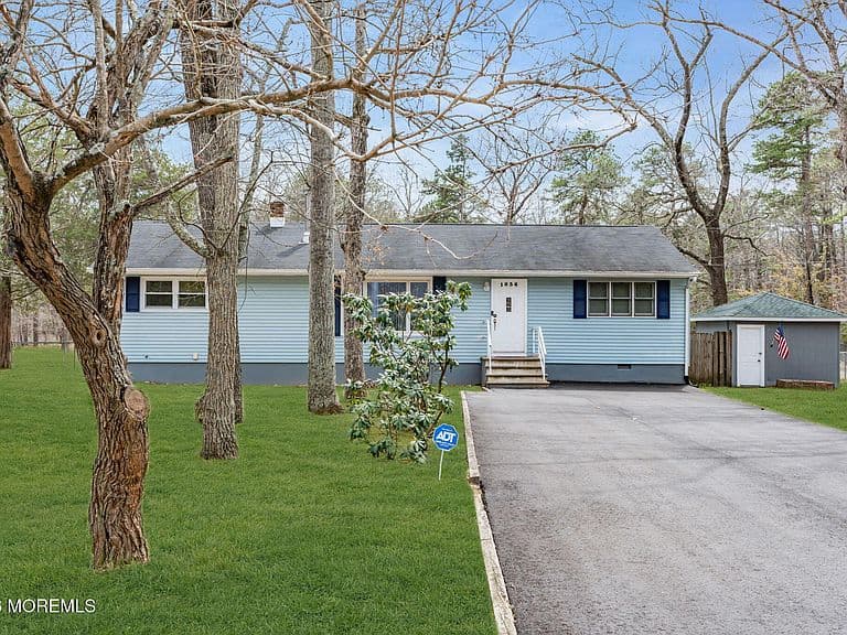 Listing photo 3