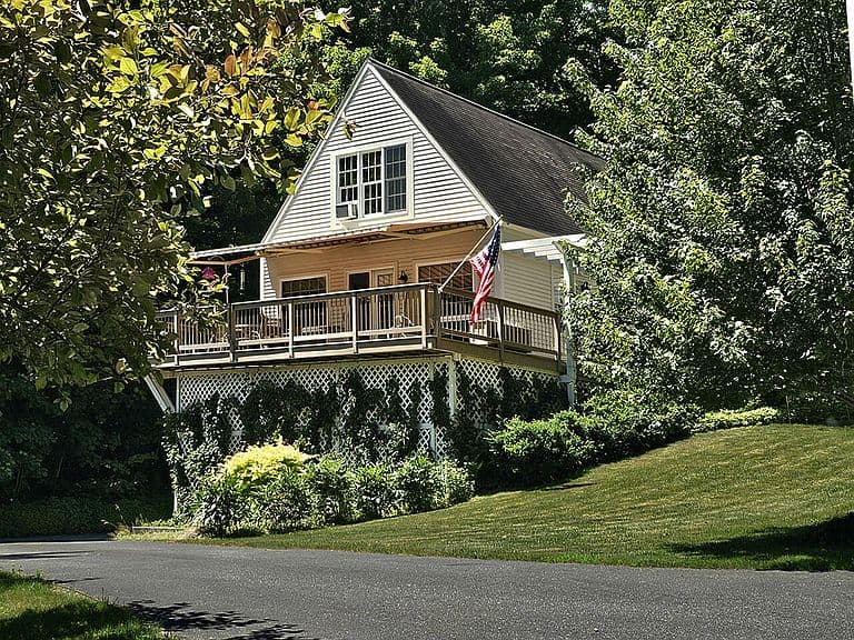 Listing photo 2
