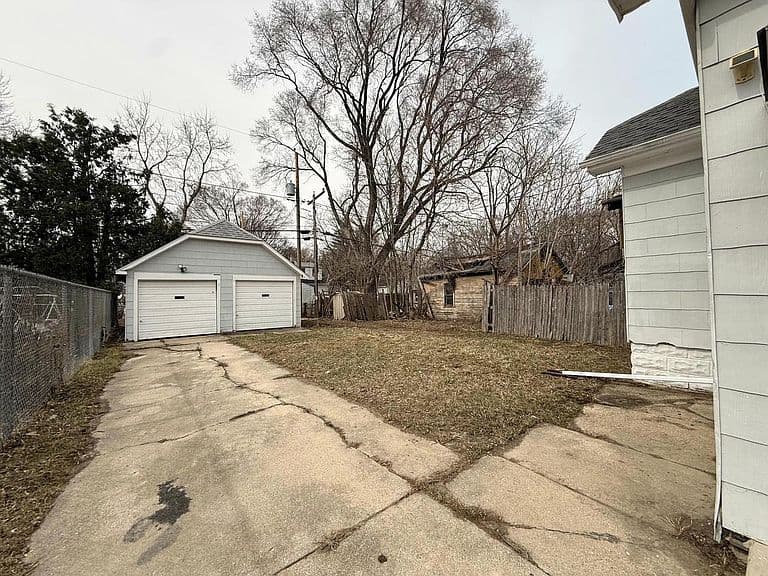Listing photo 3