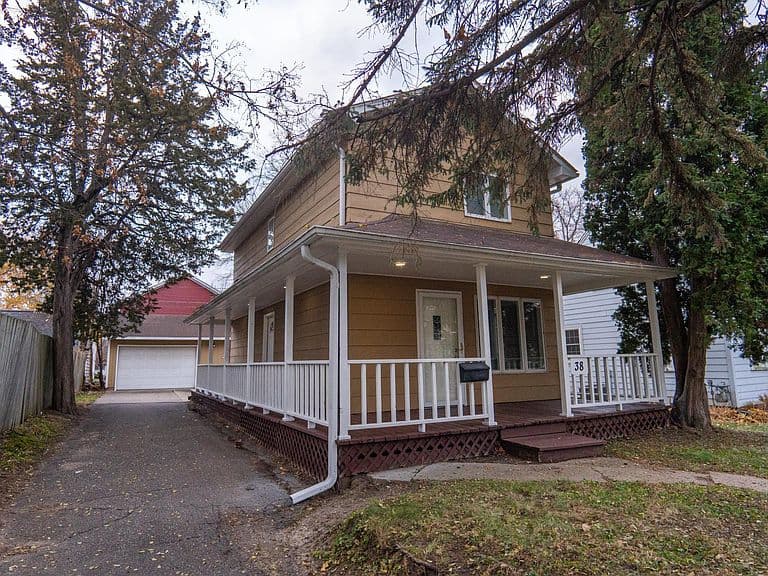 Listing photo 2