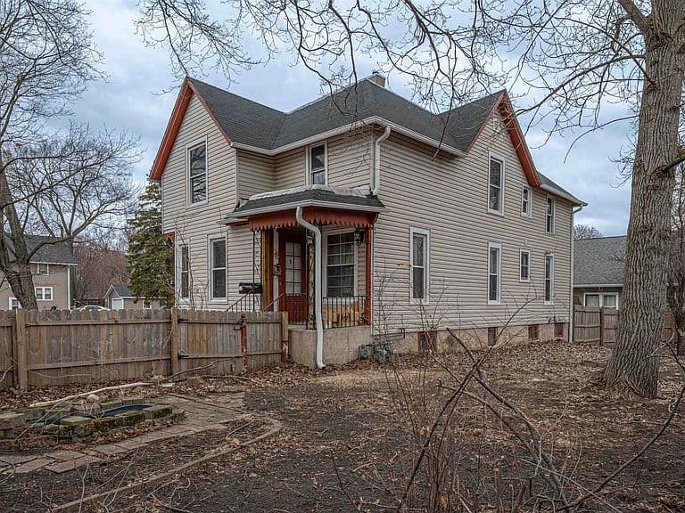 Listing photo 3