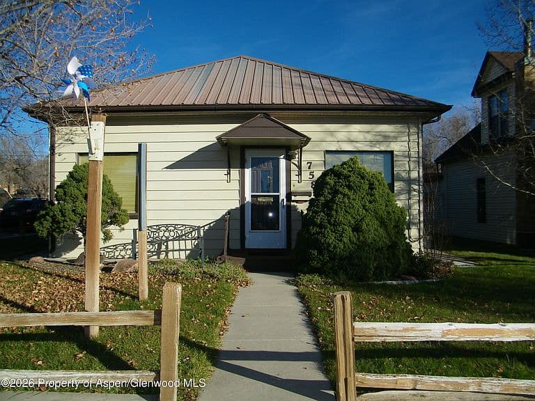 Listing photo 2