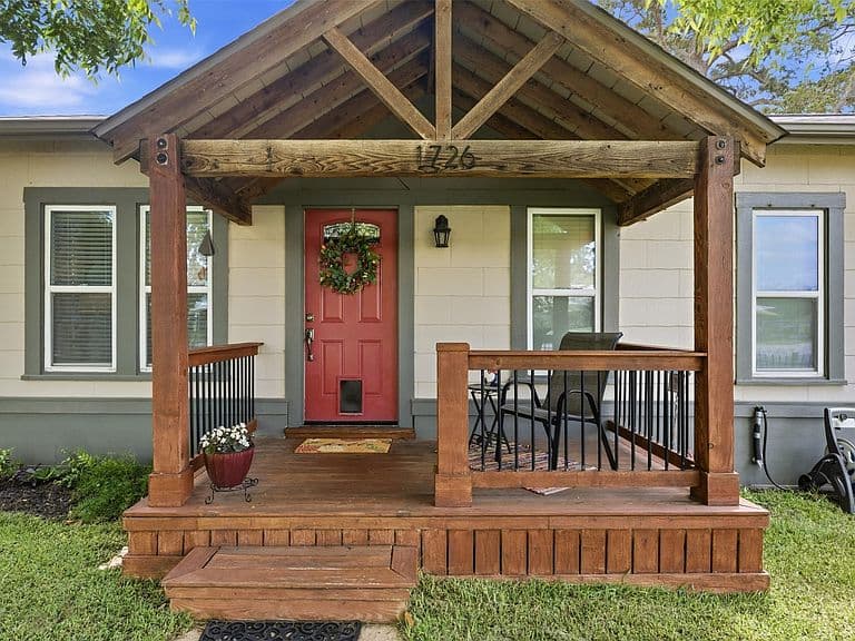 Listing photo 3