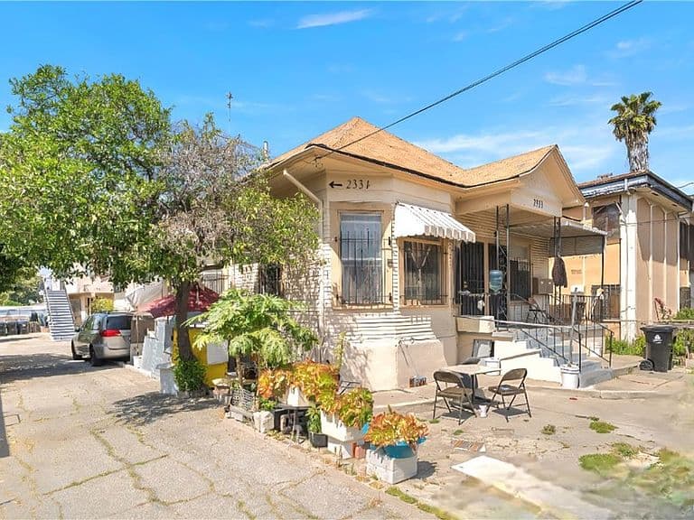 Listing photo 3
