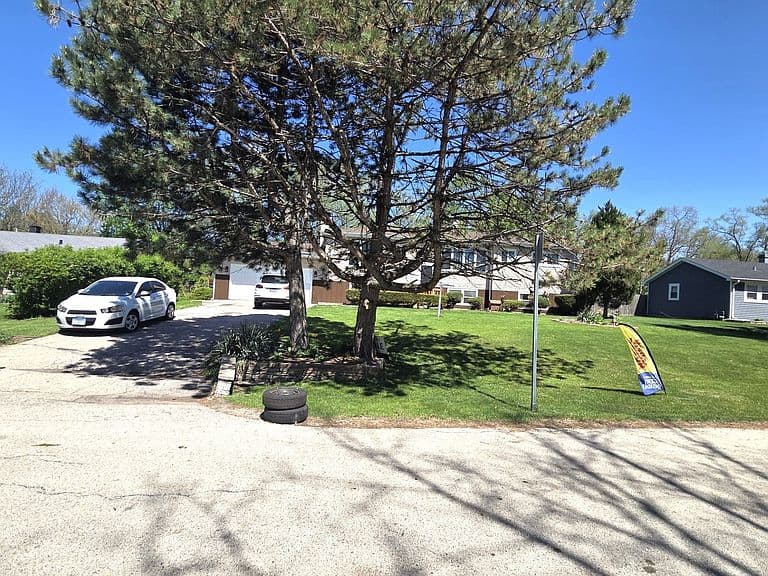 Listing photo 3