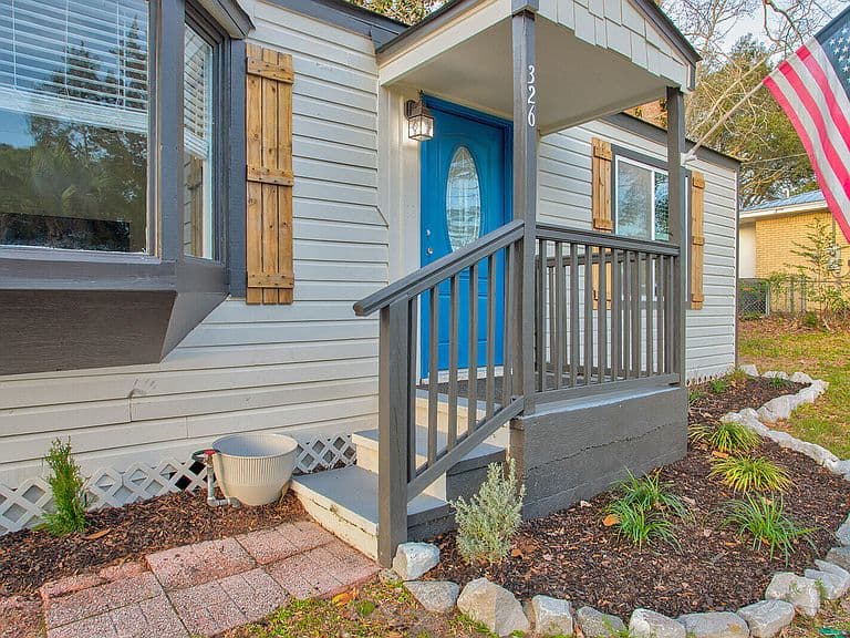 Listing photo 2