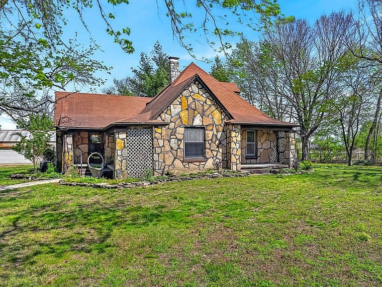 Listing photo 2