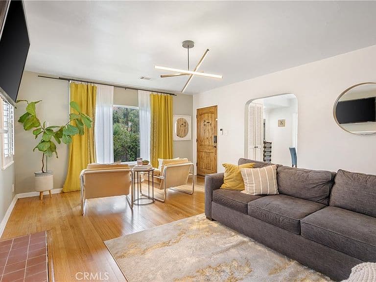 Listing photo 4