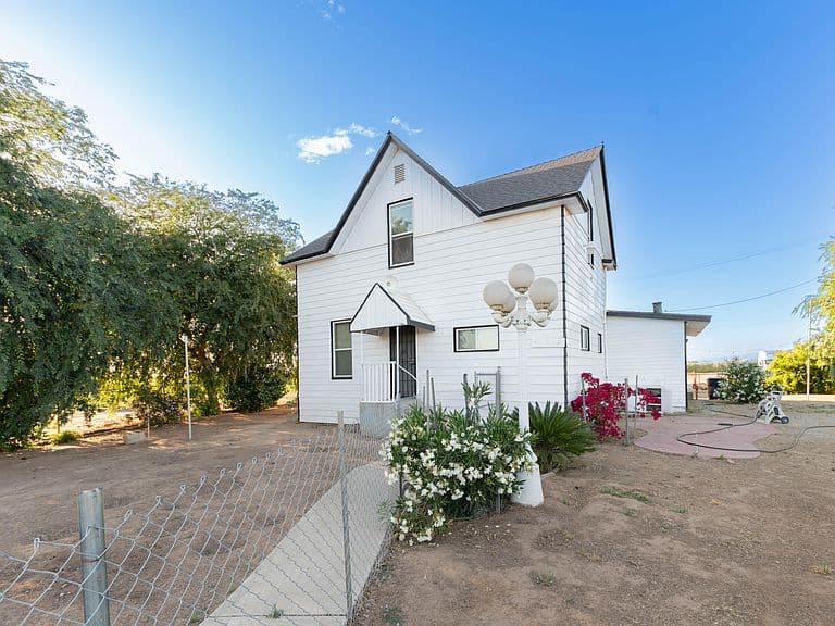 Listing photo 4