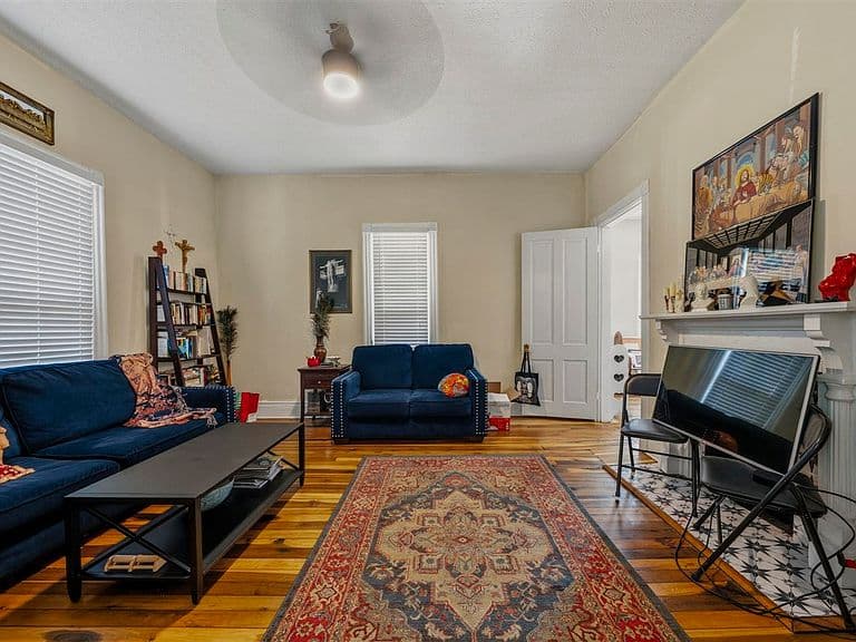 Listing photo 4