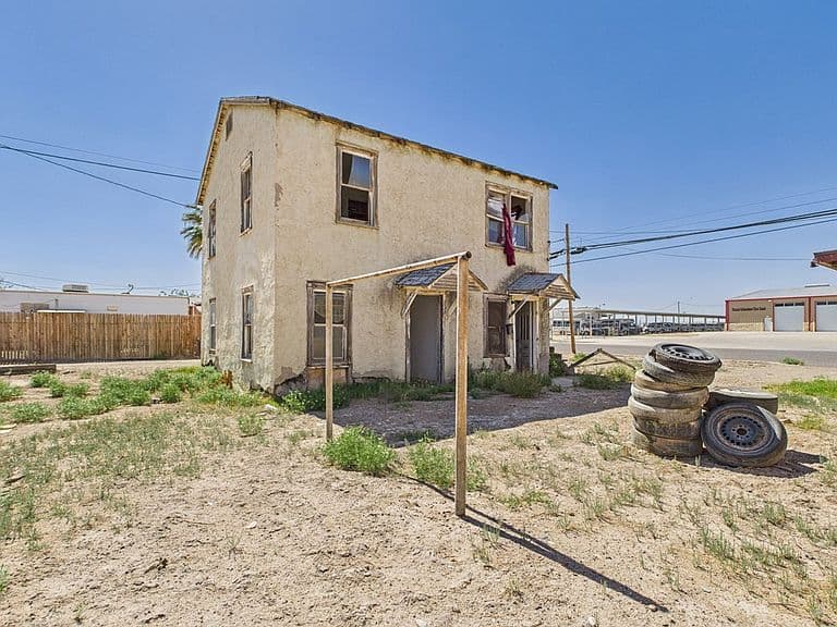 Listing photo 2