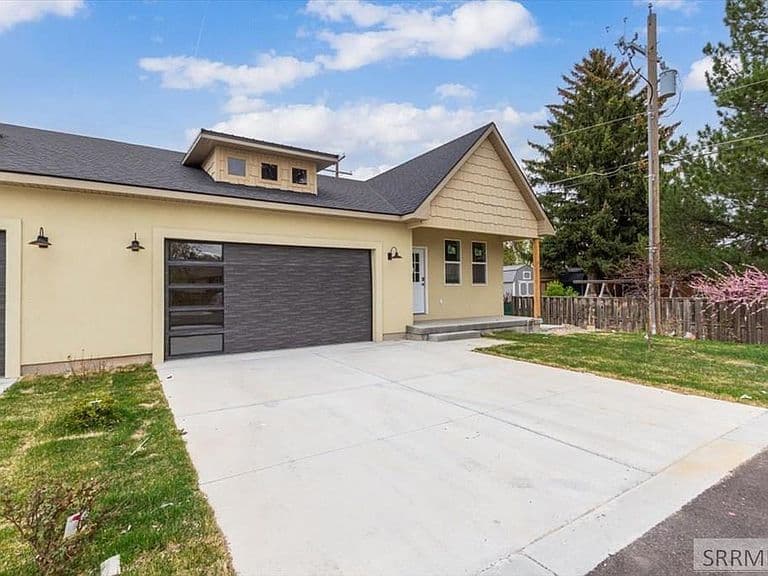 Listing photo 3