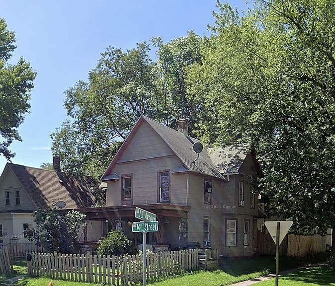 Listing photo 2