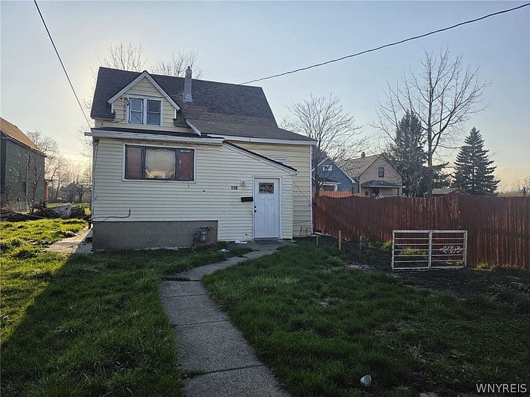 Listing photo 2