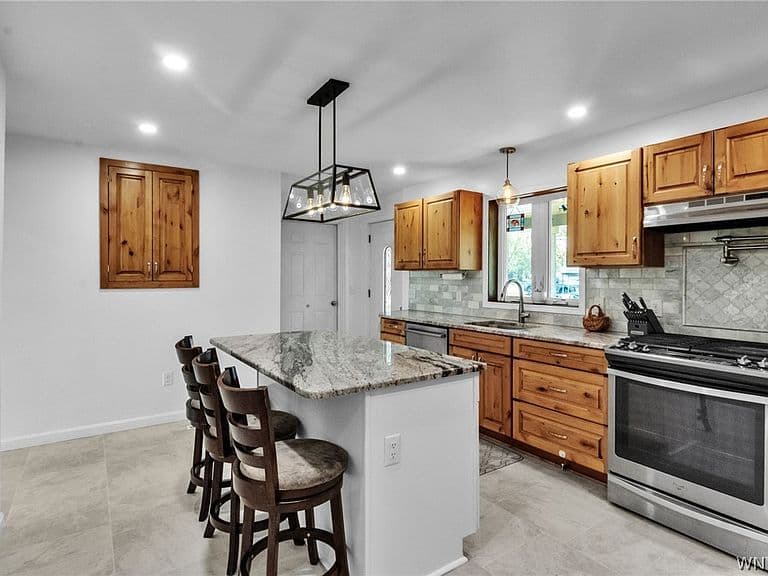 Listing photo 3