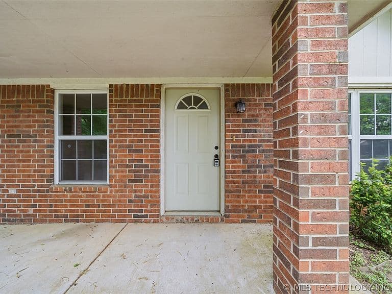 Listing photo 5