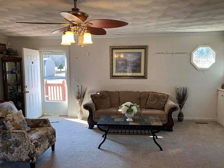 Listing photo 5