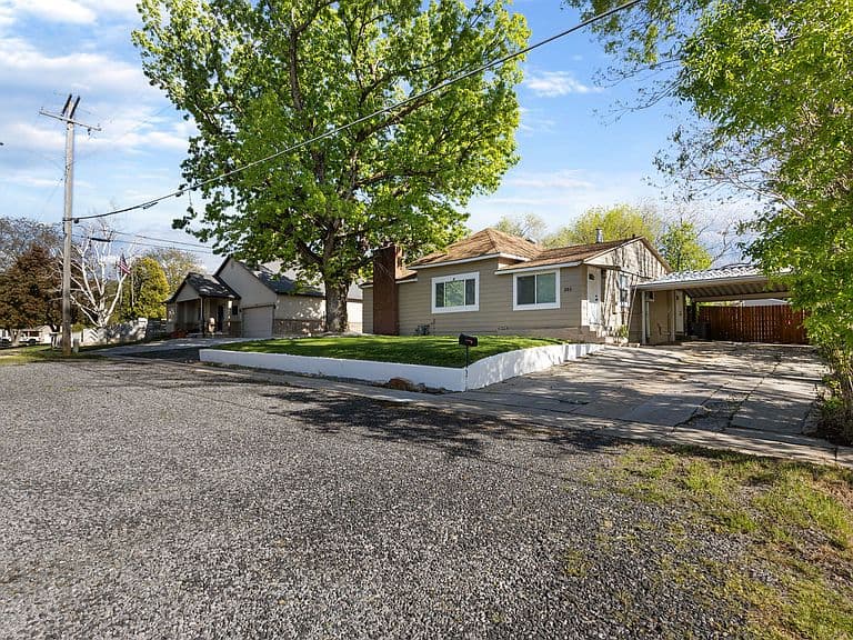 Listing photo 4