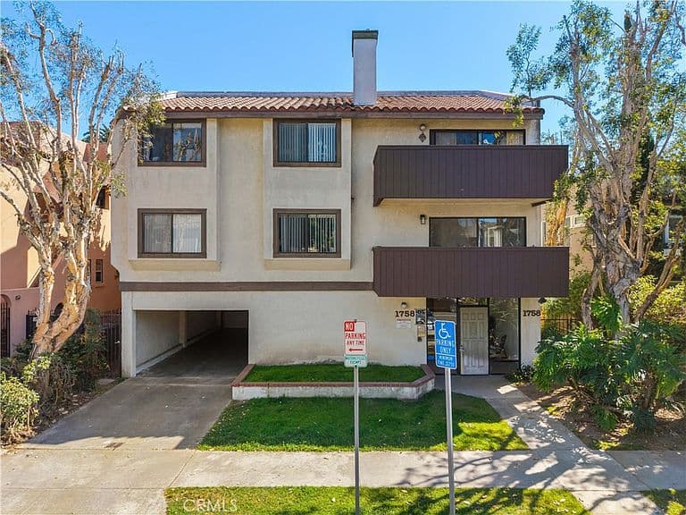 Listing photo 3