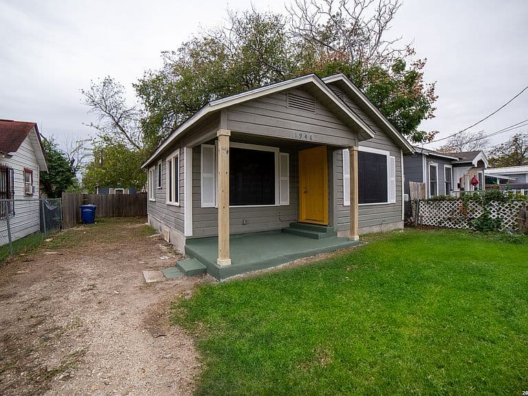 Listing photo 3