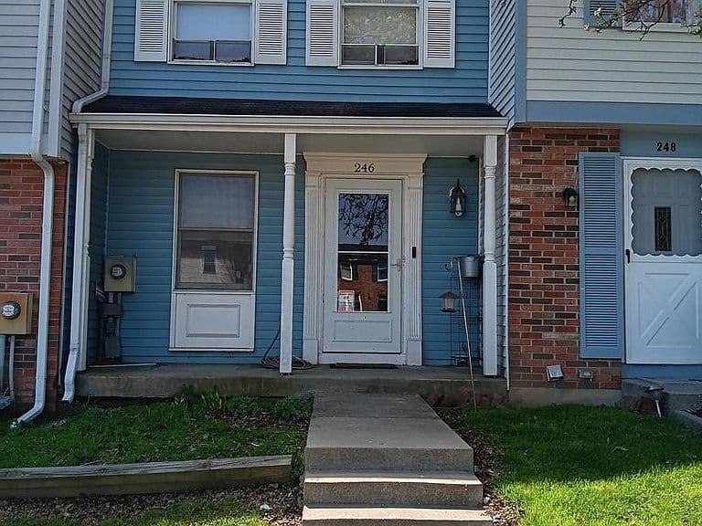 Listing photo 2