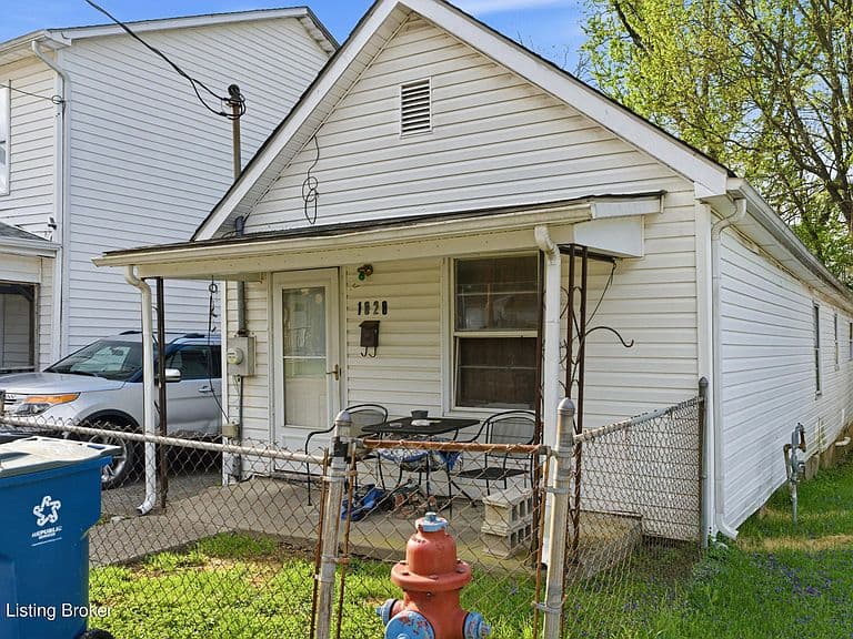 Listing photo 2