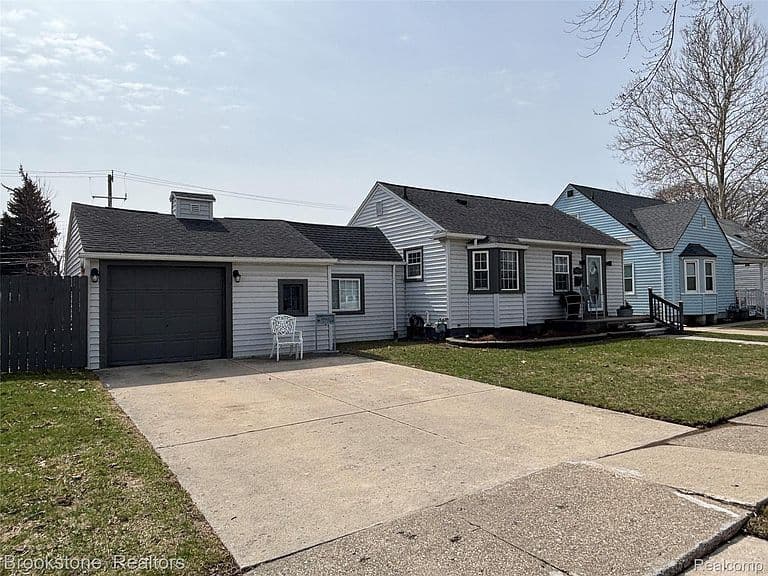 Listing photo 3