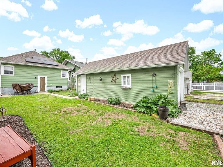 Listing photo 5