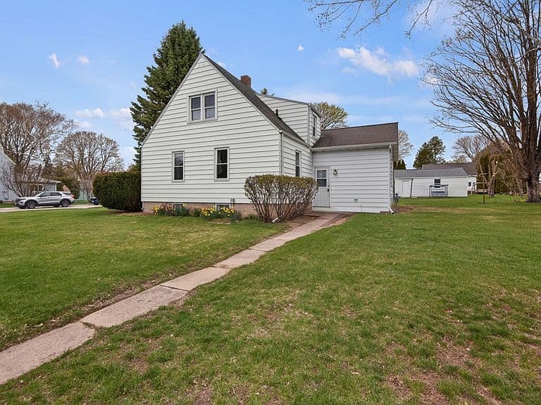 Listing photo 5