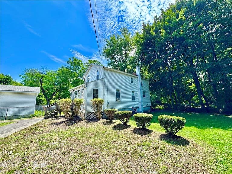 Listing photo 5