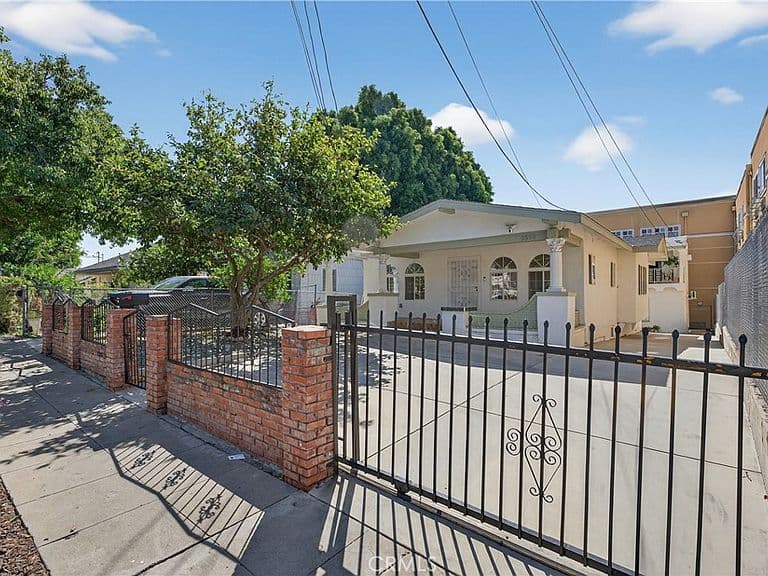 Listing photo 4