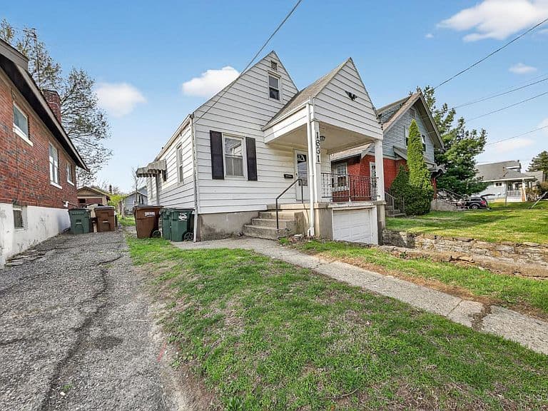 Listing photo 3