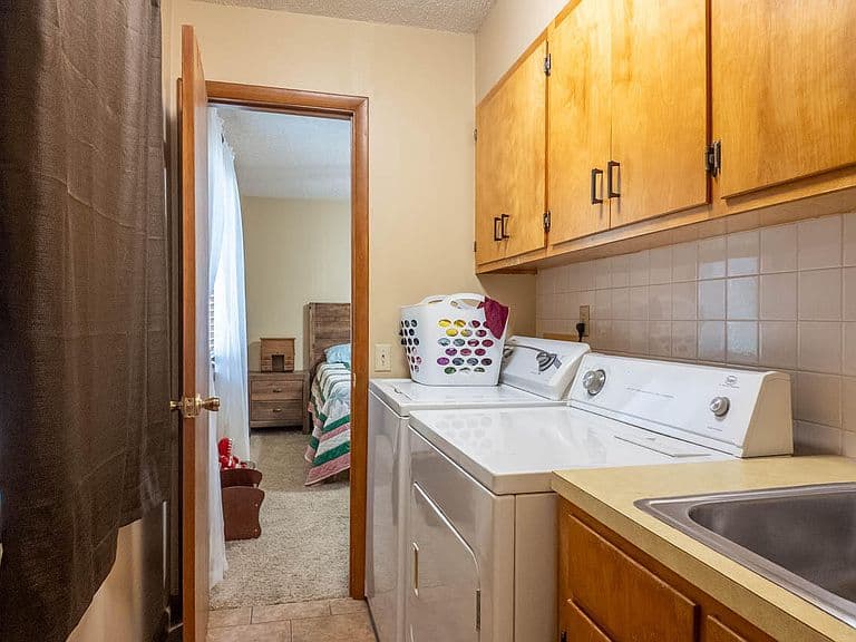 Listing photo 5