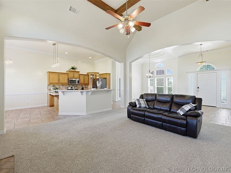 Listing photo 5