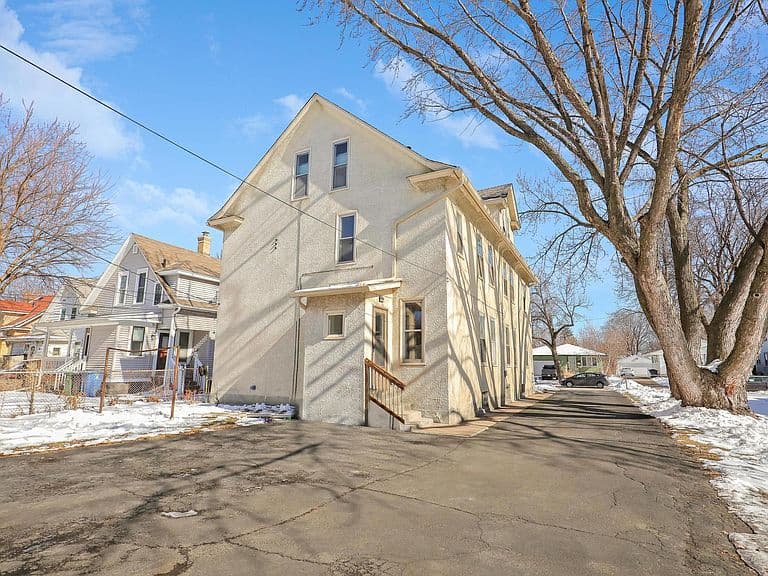 Listing photo 4
