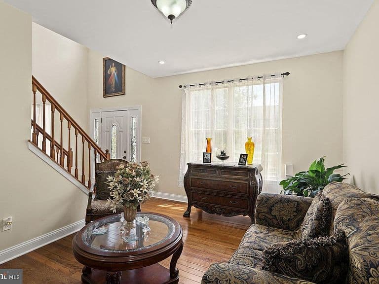 Listing photo 5