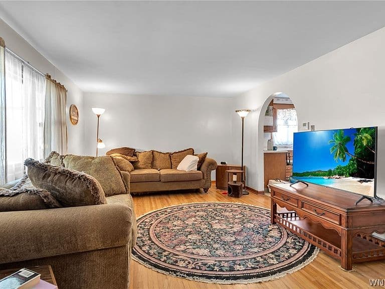 Listing photo 4