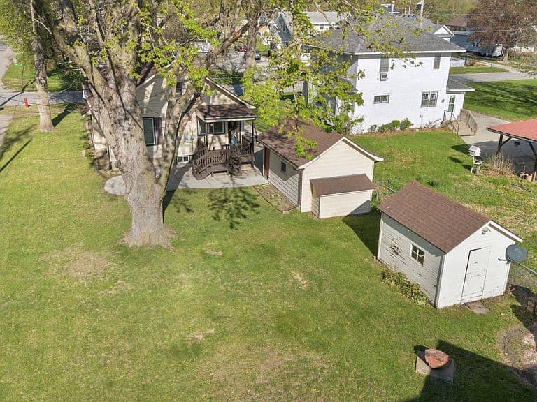 Listing photo 3