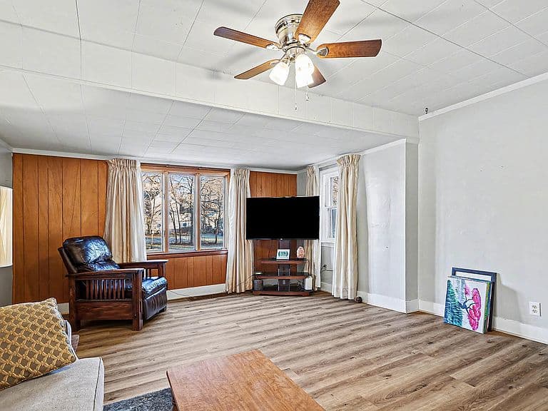 Listing photo 3
