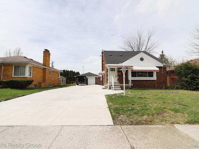 Listing photo 4