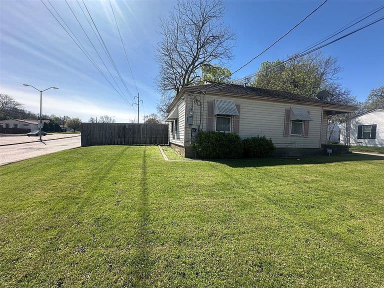 Listing photo 3