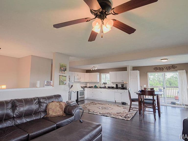 Listing photo 5