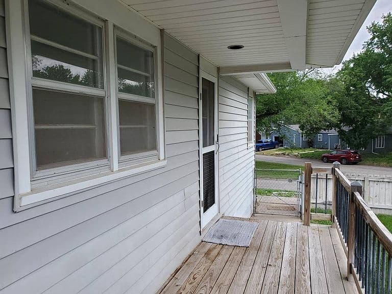 Listing photo 2