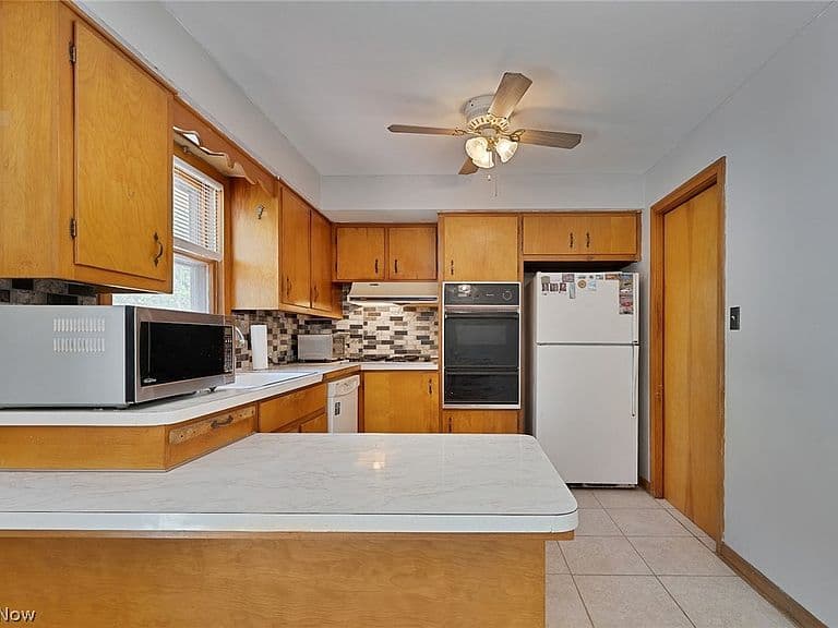 Listing photo 5
