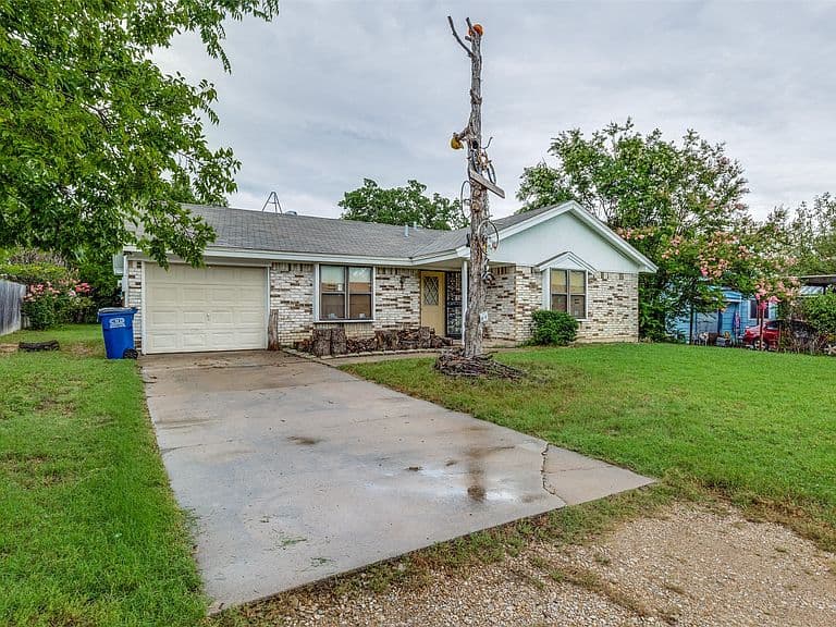Listing photo 3