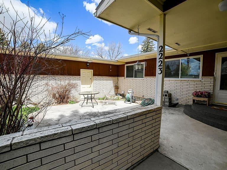 Listing photo 2