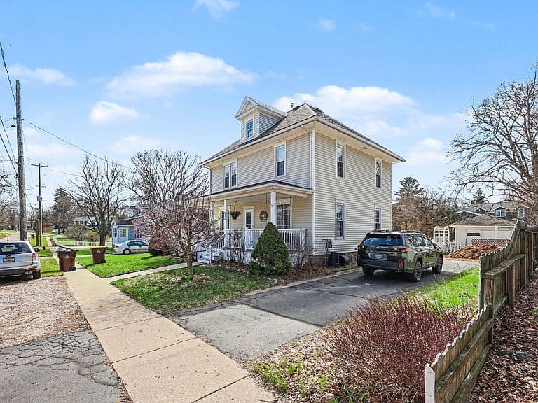Listing photo 3