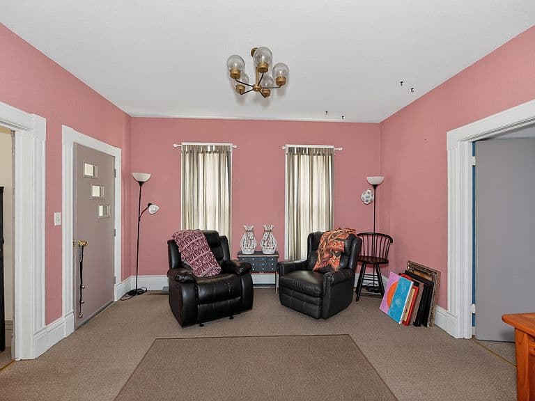 Listing photo 5