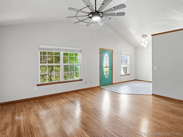 Listing photo 5